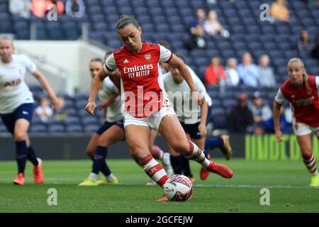 Londres, Royaume-Uni. 08 août 2021. Katie McCabe d'Arsenal Women marque le deuxième but de ses équipes à partir d'une pénalité. Match d'avant-saison, Tottenham Hotspur femmes v Arsenal femmes au stade Tottenham Hotspur de Londres le dimanche 8 août 2021. Cette image ne peut être utilisée qu'à des fins éditoriales. Utilisation éditoriale uniquement, licence requise pour une utilisation commerciale. Aucune utilisation dans les Paris, les jeux ou les publications d'un seul club/ligue/joueur. photo par Steffan Bowen/Andrew Orchard sports photographie/Alay Live news crédit: Andrew Orchard sports photographie/Alay Live News Banque D'Images