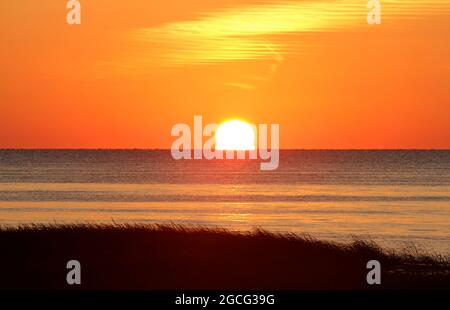 Coucher de soleil sur les dunes à First Encounter Beach, Eastham, Massachusetts, sur Cape Cod Banque D'Images