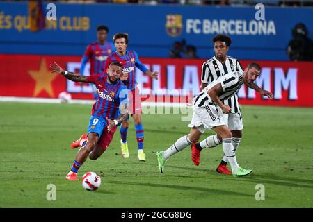 Barcelone, Espagne. 08 août 2021. La Depay de Memphis du FC Barcelone contrôle le ballon lors du match amical d'avant-saison entre le FC Barcelone et le FC Juventus au stade Johan Cruijff, le 8 août 2021 à Barcelone, Espagne. Credit: Marco Canoniero / Alamy Live News Banque D'Images
