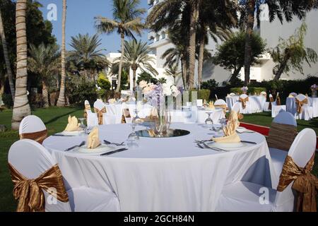Tables de dîner dans le parc Banque D'Images
