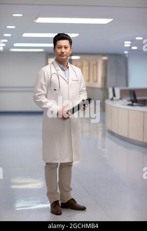 Portrait of mature médecin Banque D'Images