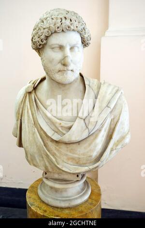 Hadrien (Caesar Troianus Hadrianus s) (AD 76-138)- Empereur romain de AD 117-138 - Marble AD 132-138 Banque D'Images