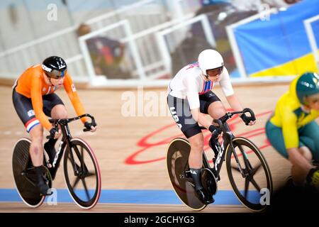 Shizuoka, Japon. 8 août 2021. Jennifer Valente (USA), Kirsten Wild (NED) Cyclisme : course de Tempo Omnium féminin 2/4 pendant les Jeux Olympiques de Tokyo 2020 au Vélodrome d'Izu à Shizuoka, Japon . Credit: Shuraro Mochizuki/AFLO/Alamy Live News Banque D'Images