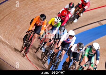 Shizuoka, Japon. 8 août 2021. Jennifer Valente (USA), Yumi Kajihara (JPN), Kirsten Wild (NED) Cyclisme : course de points Omnium féminin 4/4 pendant les Jeux Olympiques de Tokyo 2020 au Vélodrome d'Izu à Shizuoka, Japon . Credit: Shuraro Mochizuki/AFLO/Alamy Live News Banque D'Images