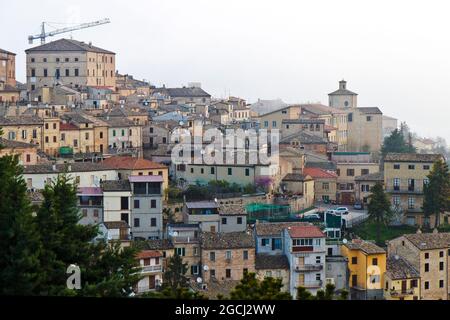 L'horizon de la ville de Ripatransone dans la province d'Ascoli Piceno, Italie Banque D'Images