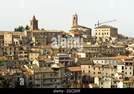 L'horizon de la ville de Ripatransone dans la province d'Ascoli Piceno, Italie Banque D'Images