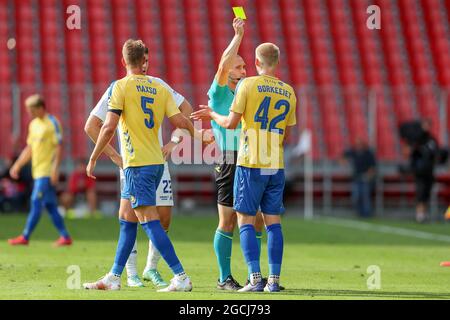 Copenhague, Danemark. 08 août 2021. Arbitre Mads-Kristoffer Kristoffersen livres Tobias Borkeeiet (42) de Broendby IF pendant le 3F Superliga match entre le FC Copenhague et Broendby IF à Parken à Copenhague. (Crédit photo : Gonzales photo/Alamy Live News Banque D'Images