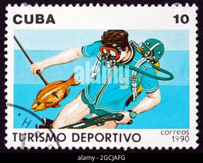 CUBA - VERS 1990 : un timbre imprimé à Cuba montre la pêche à la lance, le tourisme, vers 1990 Banque D'Images