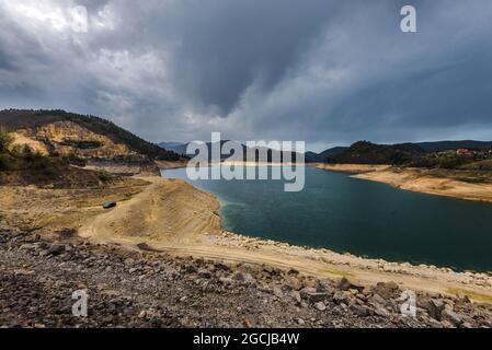 Lac Zaovine sur la montagne Tara Banque D'Images