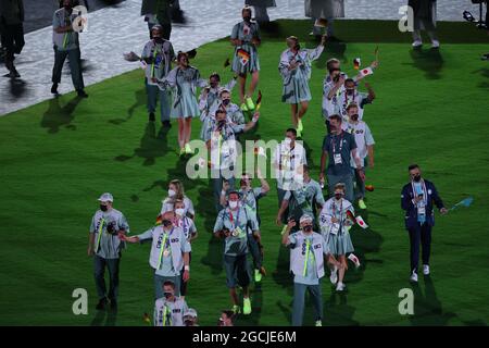 Des membres de la délégation allemande (GER) assistent à la cérémonie de clôture des Jeux Olympiques de Tokyo en 2020 le 8 août 2021 au stade olympique de Tokyo, au Japon. Crédit: Naoki Nishimura/AFLO SPORT/Alay Live News Banque D'Images