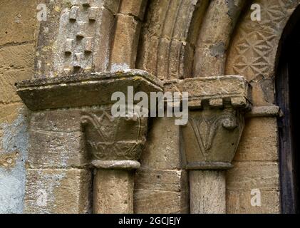 L'ancienne église, détail de la porte, Heythrop, Oxfordshire, Angleterre, ROYAUME-UNI Banque D'Images