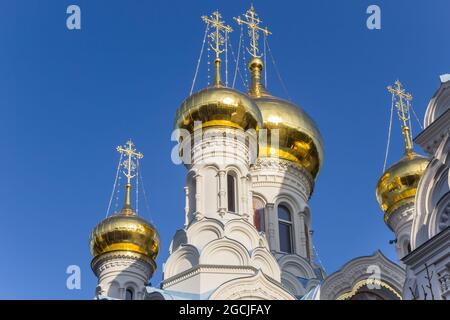 Dômes d'or de l'église orthodoxe russe de Karlovy Vary, République tchèque Banque D'Images