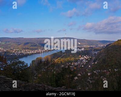 Vue depuis le château de Marksburg au-dessus de la ville de Braubach en Rhénanie-Palatinat, Allemagne Banque D'Images