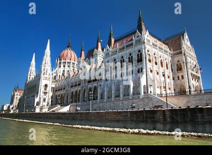 Vue sur le bâtiment du Parlement à Budapest, Hongrie Banque D'Images