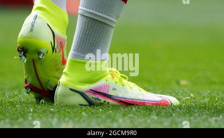 White Hart Lane, Royaume-Uni. 08 août 2021. Les chaussures de football Nike Mercurial de Pierre-Emerick Aubameyang d'Arsenal ont été préalablement disputées lors du match « Tournoi de la série « Ind » 2021/22 entre Tottenham Hotspur et Arsenal au stade Tottenham Hotspur, White Hart Lane, Angleterre, le 8 août 2021. Photo d'Andy Rowland. Crédit : Prime Media Images/Alamy Live News Banque D'Images