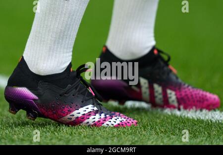 White Hart Lane, Royaume-Uni. 08 août 2021. Les chaussures de football Adidas  Predator de Giovani Lo Celso de Spurs pré-match lors du match \