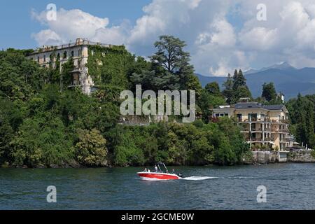 Maisons au bord du lac, Verbania-Pallanza, Lac majeur, Piémont, Italie Banque D'Images