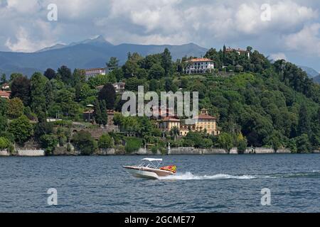 Maisons au bord du lac, Verbania-Pallanza, Lac majeur, Piémont, Italie Banque D'Images