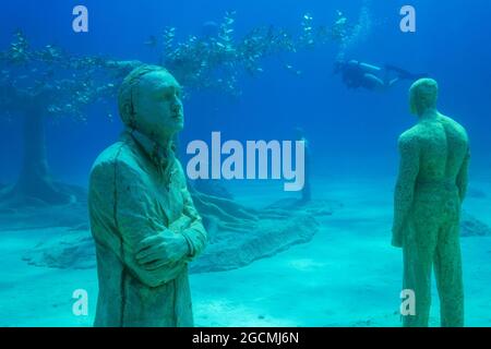 Musée de Sculpture sous-marine Ayia Napa (MUSAN). Artiste sculpteur Jason deCaires Taylor. Mer Méditerranée, Ayia Napa, Chypre. Le 31 juillet 2021, un musée de la sculpture sous-marine Ayia Napa (MUSAN) a été ouvert. Banque D'Images