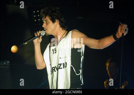 Milan Italie 2003-01-22 : concert en direct de l'Audiolave à l'Alcatraz, Chris Cornell pendant le concert Banque D'Images