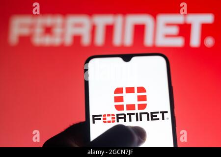 Brésil. 09e août 2021. Dans cette illustration, le logo Fortinet affiché sur un smartphone. (Photo de Rafael Henrique/SOPA Images/Sipa USA) crédit: SIPA USA/Alay Live News Banque D'Images