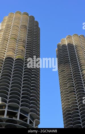 Une croisière sur le fleuve offre une vue imprenable sur l'horizon architectural le long de la rivière Chicago, Chicago il Banque D'Images