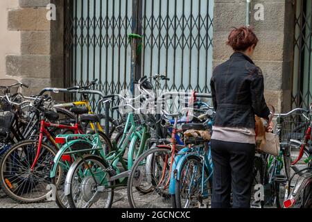 Florence, Italie - 10 mai 2010 : porte-vélos à Florence, un jour d'été. Banque D'Images