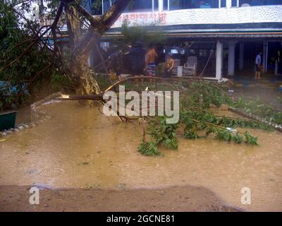 Un typhon très fort a inondé les rues de Sabang aux Philippines 26.12.2016 Banque D'Images