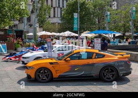 Detroit, Michigan - UNE Saleen Mustang S-302 Black Label 2019 et d'autres voitures de course exposées au Motor City car Crawl. L'événement, un mini-substitut Banque D'Images