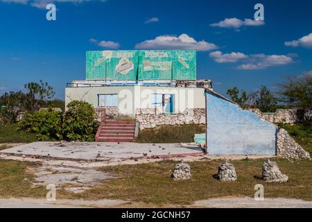 PLAYA GIRON, CUBA - 14 FÉVRIER 2016 : ruines d'un ancien bar du village de Playa Giron, Cuba. Banque D'Images