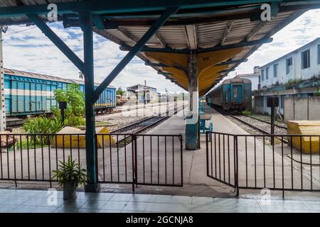 CIENFUEGOS, CUBA - 11 FÉVRIER 2016 : vue sur une gare de Cienfuegos, Cuba Banque D'Images