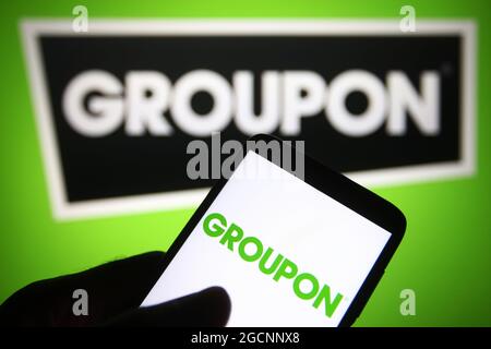 Ukraine. 9 août 2021. Dans cette illustration, un logo Groupon apparaît sur un smartphone et un écran de pc. (Credit image: © Pavlo Gonchar/SOPA Images via ZUMA Press Wire) Banque D'Images