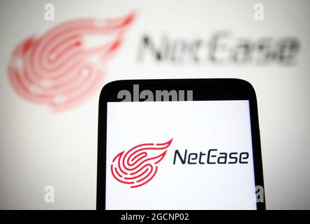 Ukraine. 9 août 2021. Dans cette illustration, un logo NetEase apparaît sur un smartphone et un écran de pc. (Credit image: © Pavlo Gonchar/SOPA Images via ZUMA Press Wire) Banque D'Images