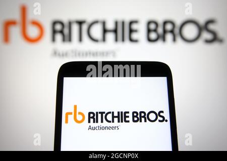 Ukraine. 9 août 2021. Dans cette illustration, un logo Ritchie Bros. Auctioneers (RBA) est visible sur un smartphone et un écran de pc. (Credit image: © Pavlo Gonchar/SOPA Images via ZUMA Press Wire) Banque D'Images