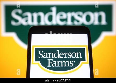 Ukraine. 9 août 2021. Dans cette illustration, un logo Sanderson Farms est visible sur un smartphone et un écran d'ordinateur. (Credit image: © Pavlo Gonchar/SOPA Images via ZUMA Press Wire) Banque D'Images