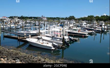 Sandwich Marina, Sandwich, Massachusetts, États-Unis, un jour d'été. À part le canal de Cape Cod Banque D'Images