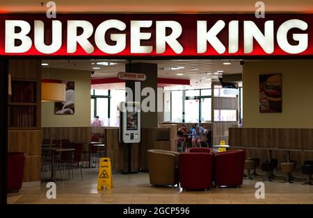 BARCELONE, ESPAGNE - 04 août 2021: Barcelone, Catalogne, Espagne - 4 août 2021: Restaurant Burger King dans un centre commercial. C'est un rapide américain Banque D'Images