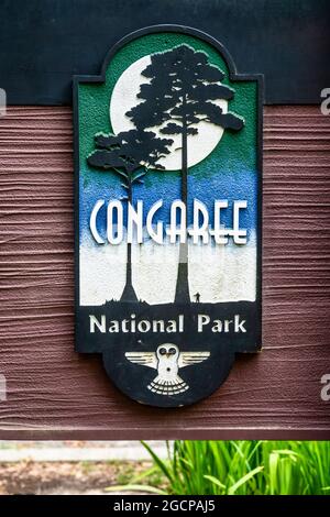 Le logo du parc national de Congaree sur son panneau d'entrée en Caroline du Sud. Banque D'Images