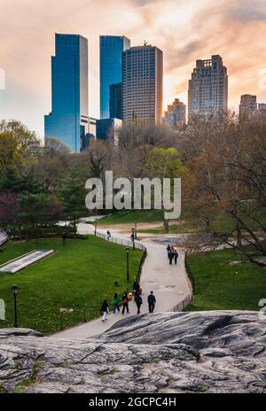 Coucher de soleil de printemps à Central Park, New York City, NY, États-Unis. Banque D'Images