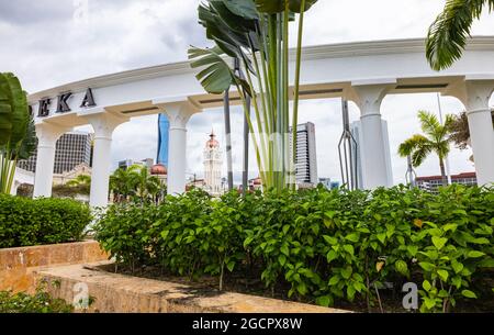 Kuala Lumpur, Malaisie - le 10 janvier 2021 - CityScape sur la place Merdeka à Kuala Lumpur. Le bâtiment Sultan Abdul Samad et le nouveau Merdeka 118 Banque D'Images