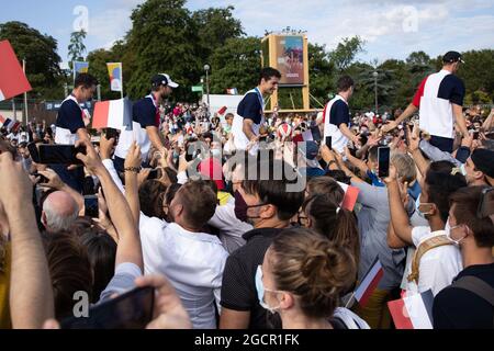 Les Français Volley jouent sur scène, en face de la Tour Eiffel sur le Trocadéro, à Paris, à leur retour des Jeux Olympiques de Tokyo en 2020, le 9 août 2021. Photo de Raphael Lafargue/ABACAPRESS.COM Banque D'Images