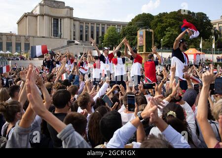 Les Français Volley jouent sur scène, en face de la Tour Eiffel sur le Trocadéro, à Paris, à leur retour des Jeux Olympiques de Tokyo en 2020, le 9 août 2021. Photo de Raphael Lafargue/ABACAPRESS.COM Banque D'Images