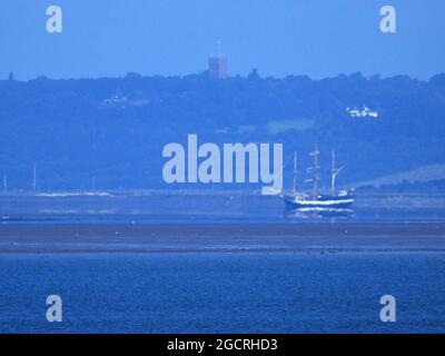 Sheerness, Kent, Royaume-Uni. 10 août 2021. Ce matin, le grand bateau « Pelican of London » a été ancré dans une baie au large de Southend on Sea depuis Sheerness, dans le Kent. Elle doit passer par Tower Bridge à Londres cet après-midi pour terminer le voyage de Darwin200 au Royaume-Uni en 2021. Crédit : James Bell/Alay Live News Banque D'Images