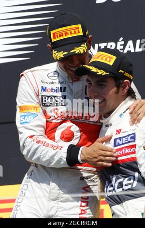 Le podium (de gauche à droite) : vainqueur de la course Lewis Hamilton (GBR) McLaren avec Sergio Perez (MEX) Sauber. Grand Prix du Canada, dimanche 10 juin 2012. Montréal, Canada. Banque D'Images