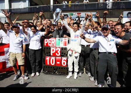Sergio Perez (MEX) Sauber fête sa troisième position au sein de l'équipe. Grand Prix du Canada, dimanche 10 juin 2012. Montréal, Canada. Banque D'Images