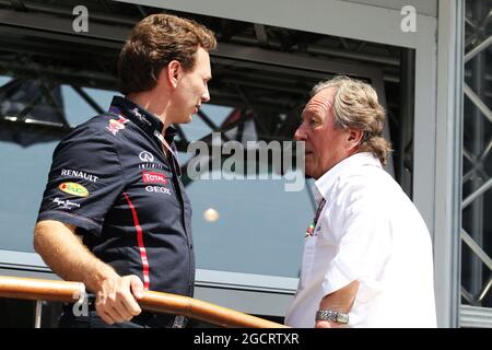 (De gauche à droite) : Christian Horner (GBR) Red Bull Racing Team principal avec ce père Gary Horner (GBR). Grand Prix de Hongrie, dimanche 29 juillet 2012. Budapest, Hongrie. Banque D'Images