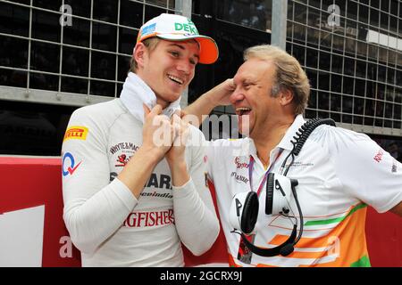 (De gauche à droite): Nico Hulkenberg (GER) Sahara Force India F1 sur la grille avec Robert Fearnley (GBR) Sahara Force India F1 Team Directeur adjoint de l'équipe. Grand Prix d'Inde, dimanche 28 octobre 2012. Grande Noida, New Delhi, Inde. Banque D'Images