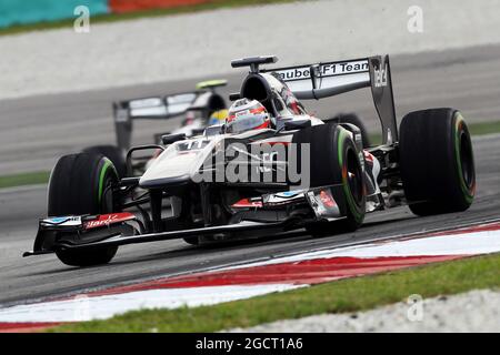 Nico Hulkenberg (GER) Sauber C32 dirige le coéquipier Esteban Gutierrez (MEX) Sauber C32. Grand Prix de Malaisie, vendredi 22 mars 2013. Sepang, Kuala Lumpur, Malaisie. Banque D'Images