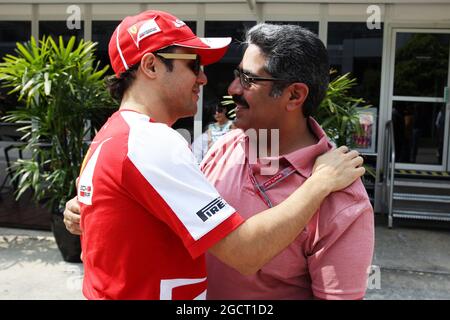 Felipe Massa (BRA) Ferrari avec Muhammed Al Khalifa (BRN) Président du circuit de Bahreïn Grand Prix de Malaisie, samedi 23 mars 2013. Sepang, Kuala Lumpur, Malaisie. Banque D'Images