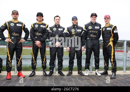 Photo de l'équipe Lotus (de gauche à droite) : Vitantonio Liuzzi (ITA) Kevin Weeda (Etats-Unis) ; Christophe Bouchut (FRA) ; Jan Charouz (CZE) ; Dominik Kraihamer (AUT) ; Thomas Holzer (GER). Championnat du monde d'endurance de la FIA, 1ère partie, vendredi 12 avril 2013. Silverstone, Angleterre. Banque D'Images